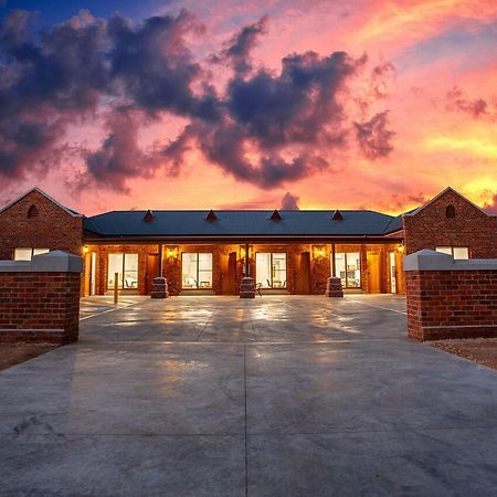 Red Waratah Accommodation Бендиго Экстерьер фото